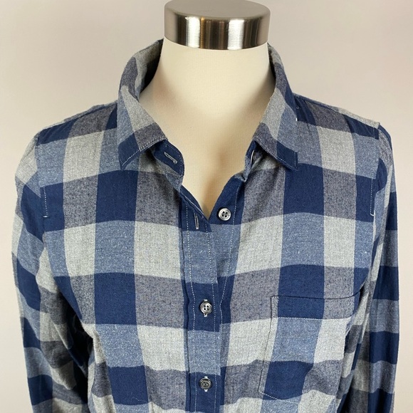 💥MAKE ME AN OFFER💥 J Crew The Perfect Shirt in Navy/Grey Buffalo Check Flannel - Picture 2 of 8